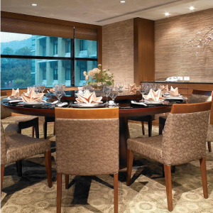 6-Seater Extendable Dining Table – Rustic Walnut