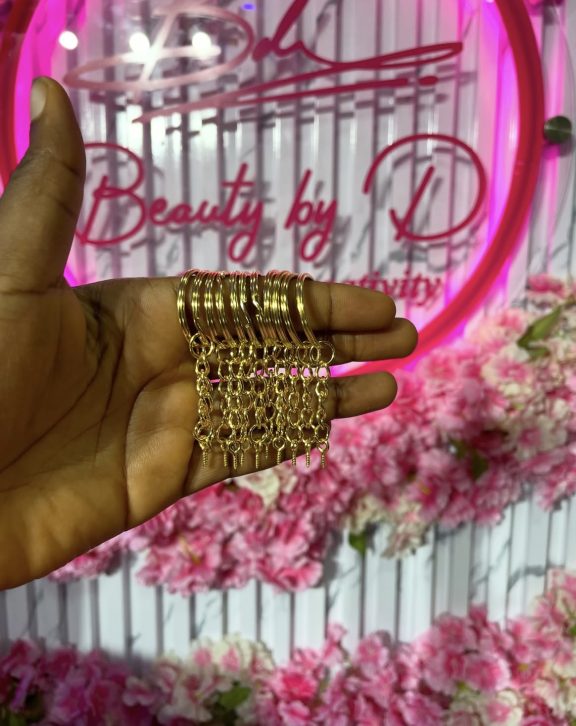 Keychain with eyescrew