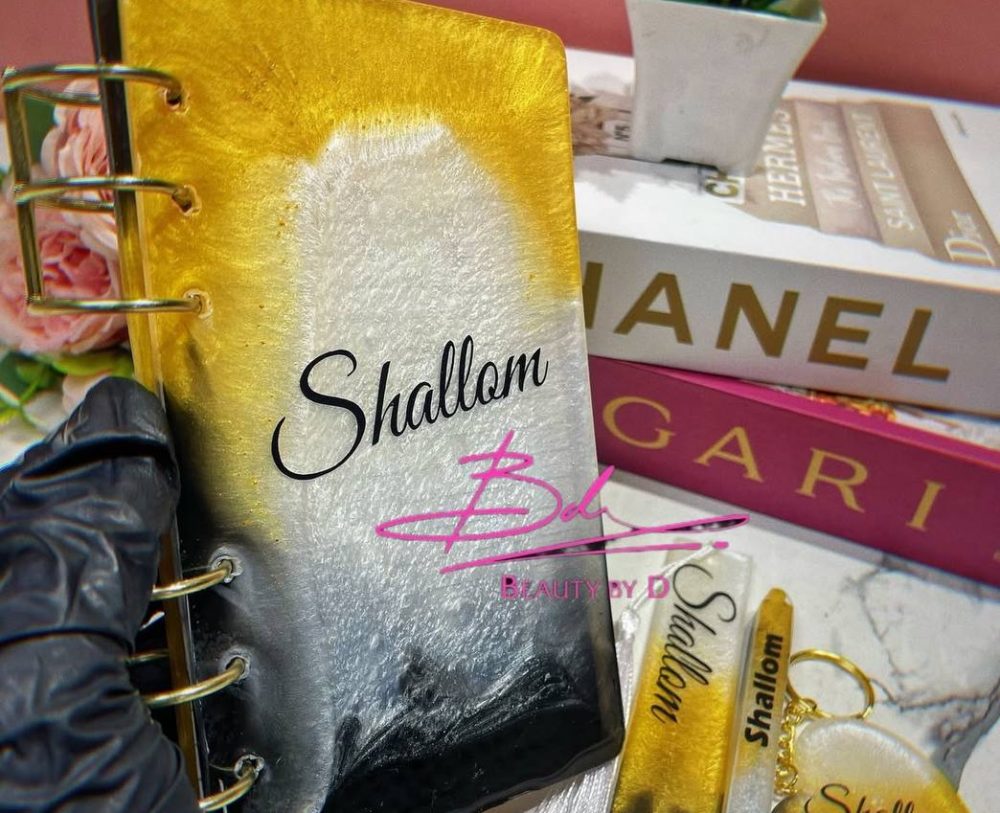 Resin has become one of the most exciting materials in the world of modern crafts and for good reason. At Beauty by D, we’ve mastered the art of transforming simple resin into beautiful, functional, and unforgettable pieces.