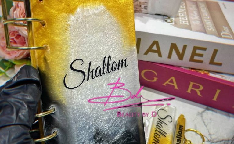 Resin has become one of the most exciting materials in the world of modern crafts and for good reason. At Beauty by D, we’ve mastered the art of transforming simple resin into beautiful, functional, and unforgettable pieces.