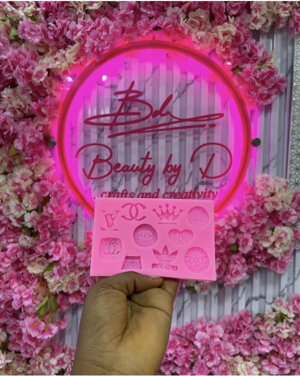 Logo mold