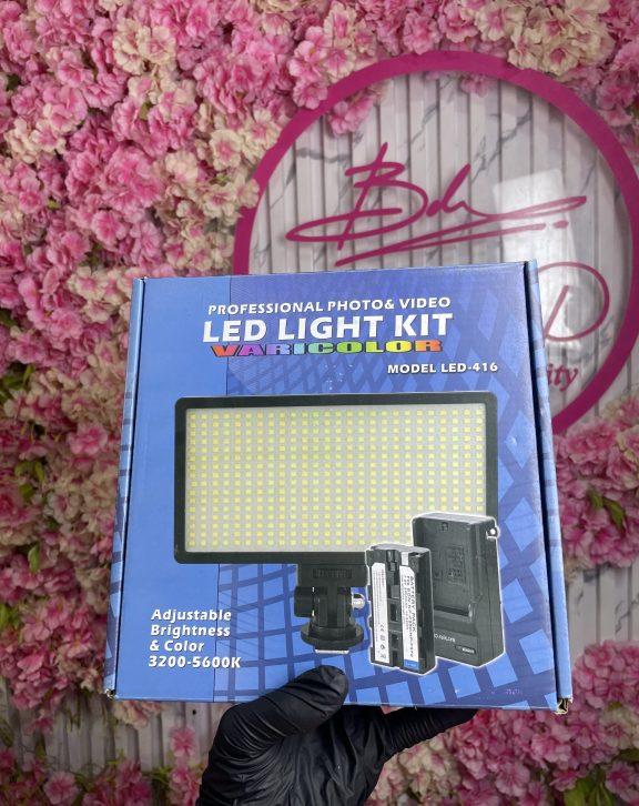 Led light with tripod